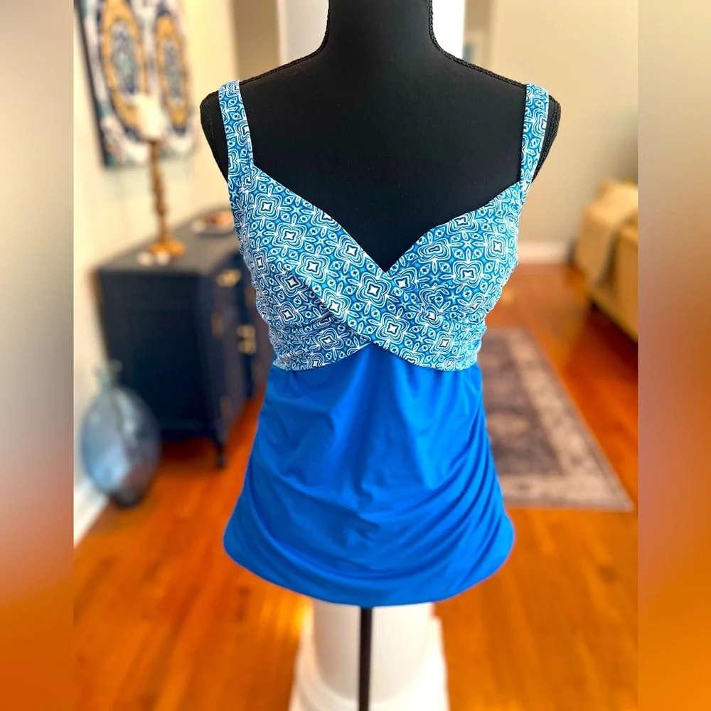 Lands End underwire swim tank size 10 long